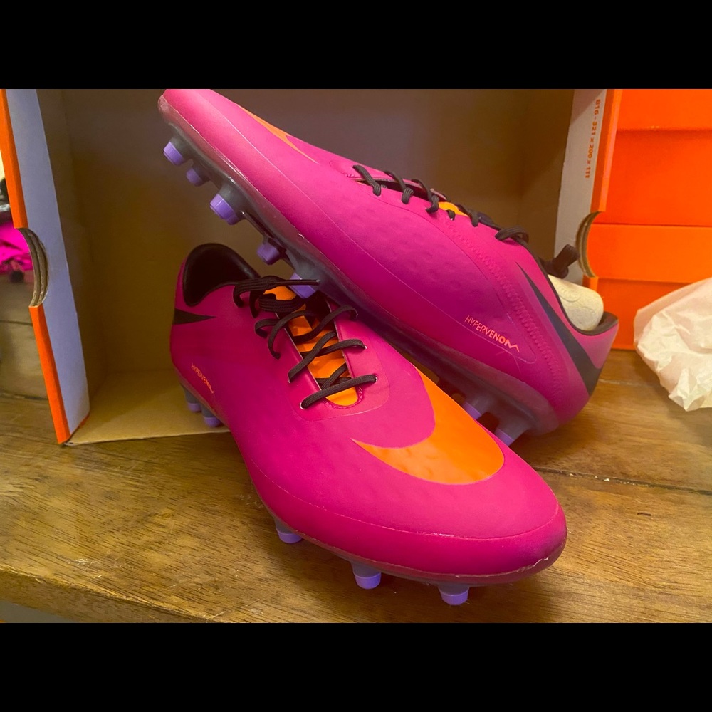 Girl cleats